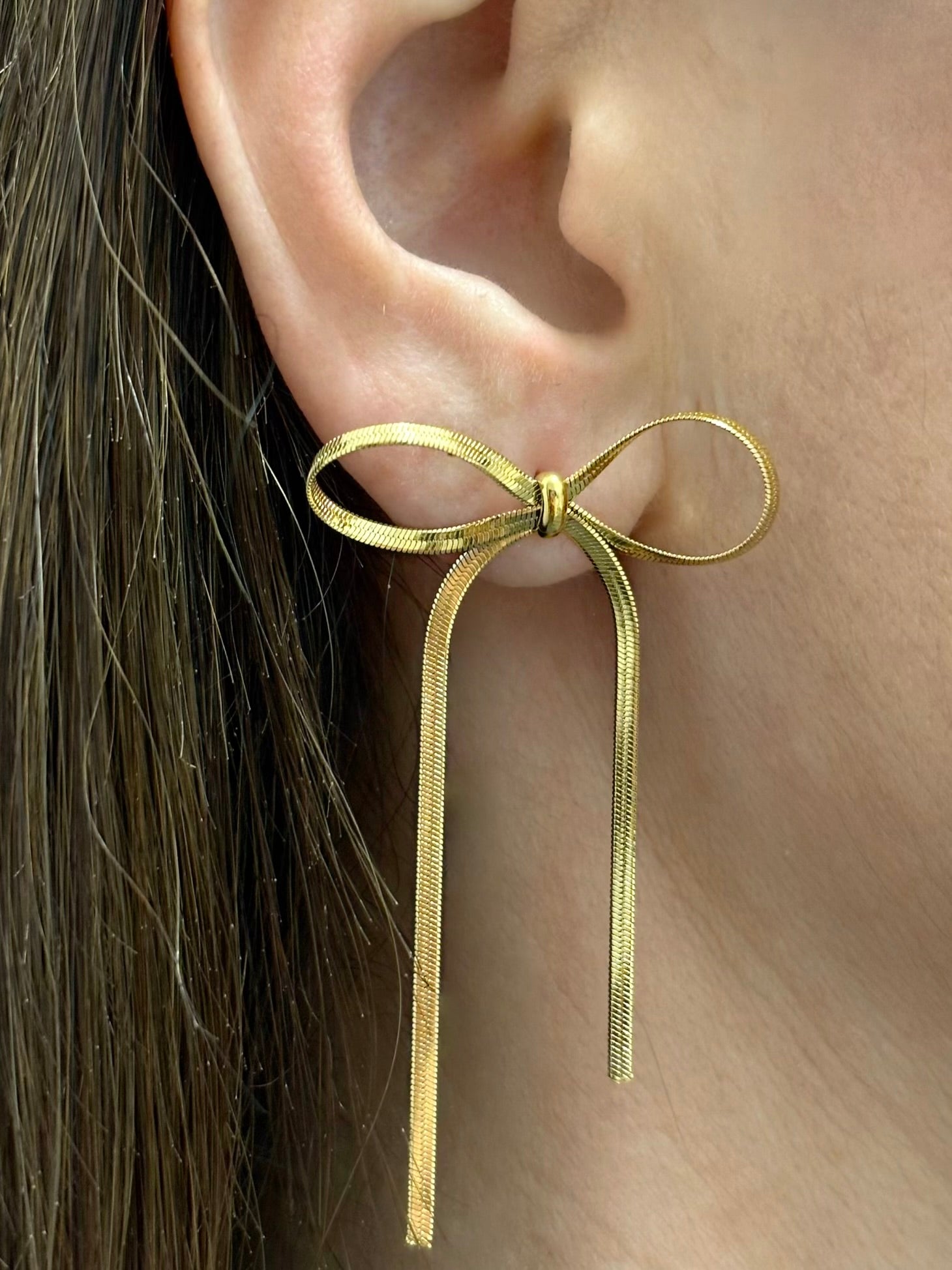 Orecchini in argento 925 a filo e swarovski crystal ab a forma di l Orecchini in argento 925 a filo e swarovski crystal ab a forma di l
