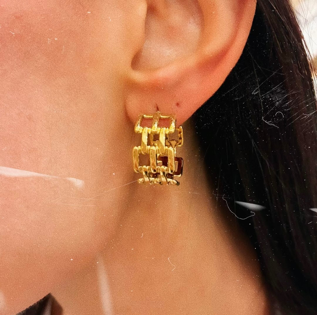 Orecchini Aura oro struttura intrecciata design moderno Dudu Bijoux Aversa
